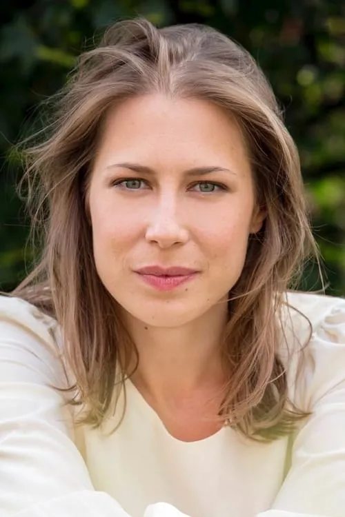 Esther Maria Pietsch interpretando a Esther