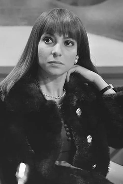 Esther Ofarim interpretando a Self