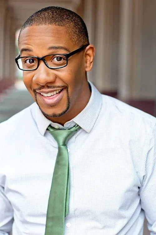 Ethan Henry interpretando a Zerach