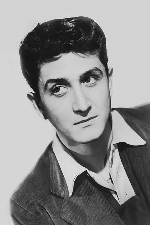 Eugene Iglesias interpretando a Pancho Rivera