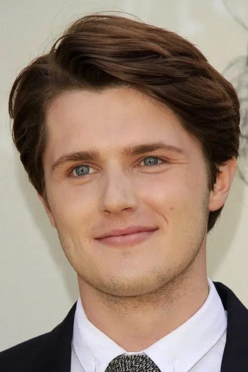 Eugene Simon — personaje: Josh Taylor