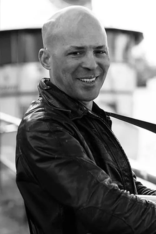 Eugene Tatu interpretando a Self