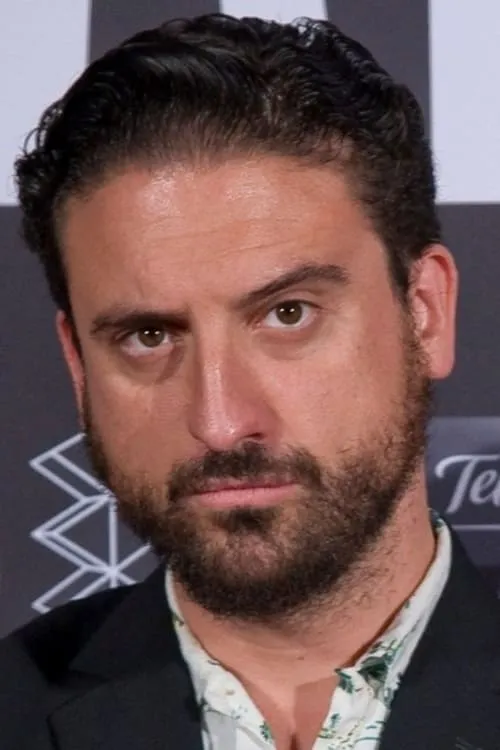 Eugenio Mira interpretando a Ángel 'Profeta'