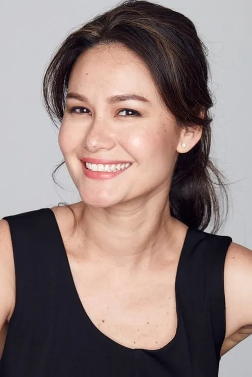 Eunice Olsen interpretando a Pauline