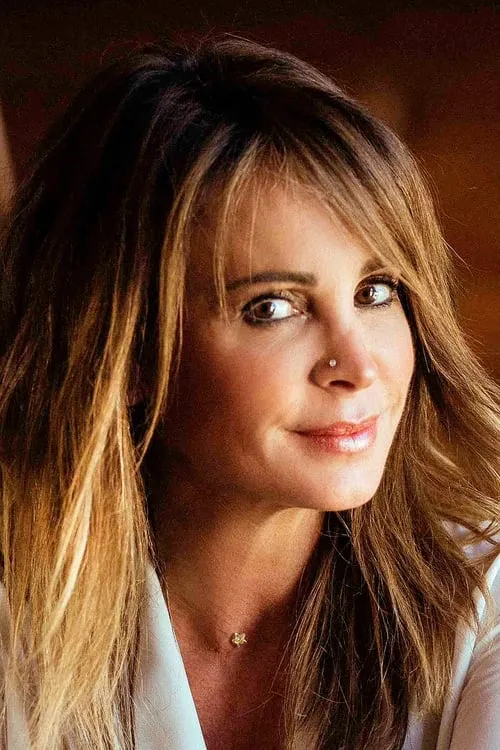 Eva Gómez — personaje: Self - Host