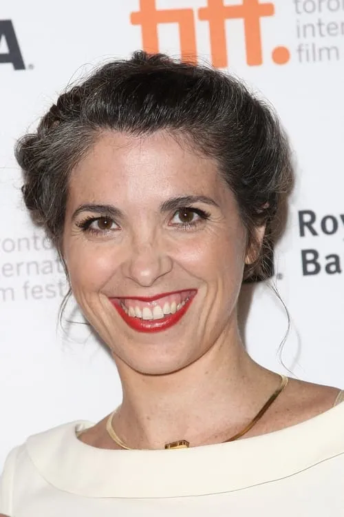 Daisy Broom ha trabajado con Eva Husson en 1 ocasiones