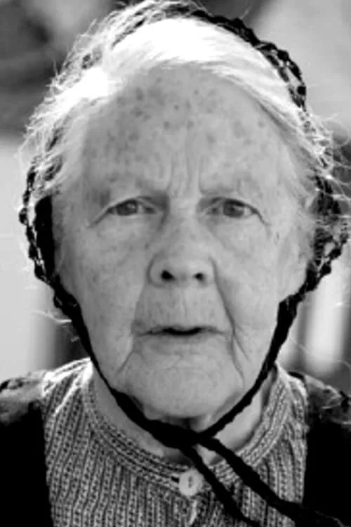 Eva Zeidler interpretando a Oma