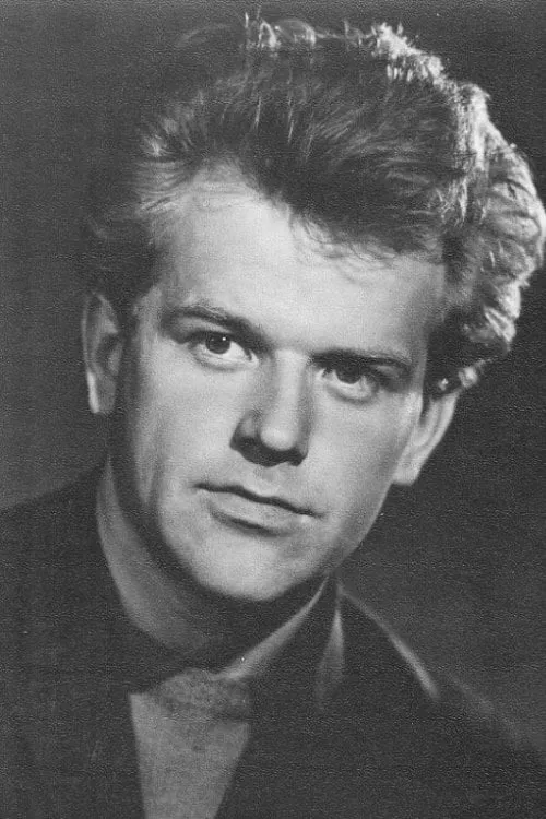 Evald Hermaküla interpretando a