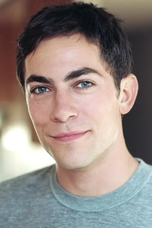 Evan Dumouchel interpretando a Wilson Shaw