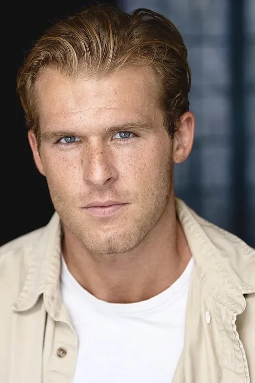 Evan Faunce interpretando a Rodney