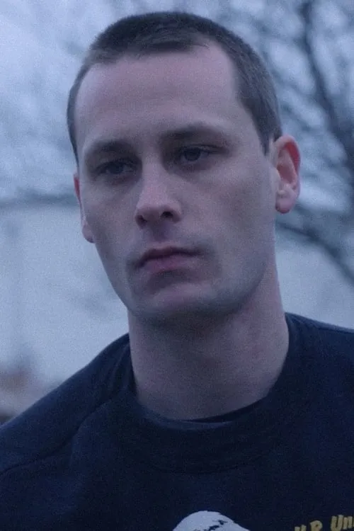 Evan Mercer interpretando a Robert Winsor