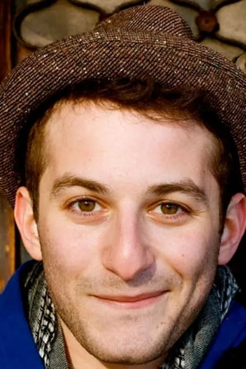 Evan Scott Schweitzer interpretando a Worker 2