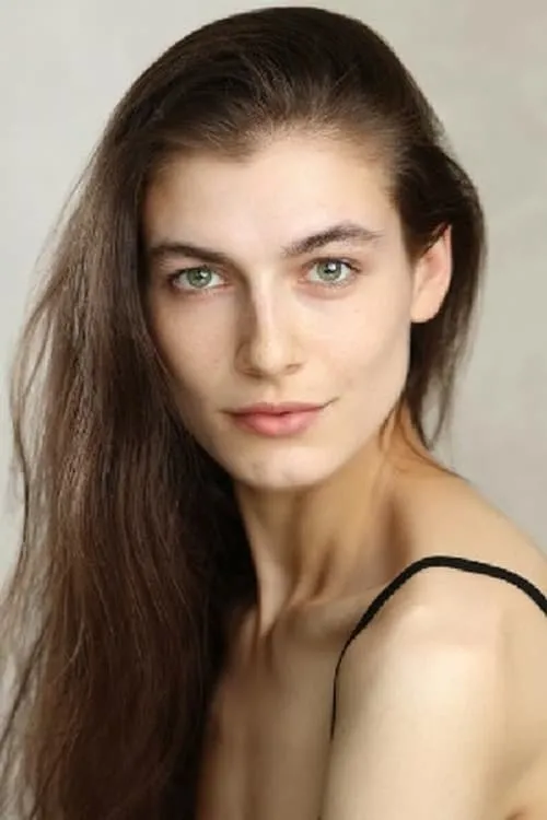 Evangelina Burton interpretando a Kara