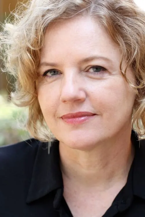 Eve Gordon interpretando a Dottie Krik