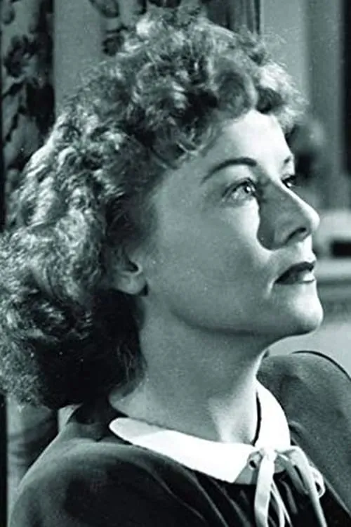 Eve March interpretando a Joyce Quinn