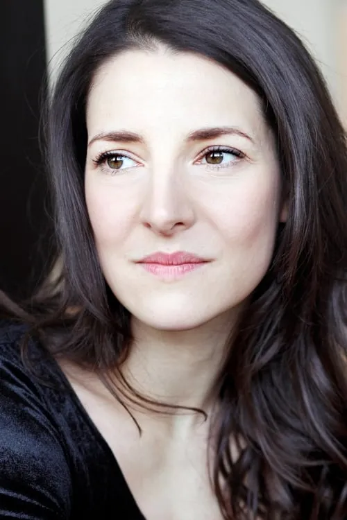 Ève Pressault interpretando a Doudou