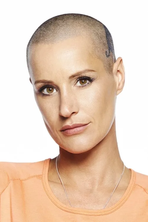 Jason Low ha trabajado con Ève Salvail en 1 ocasiones