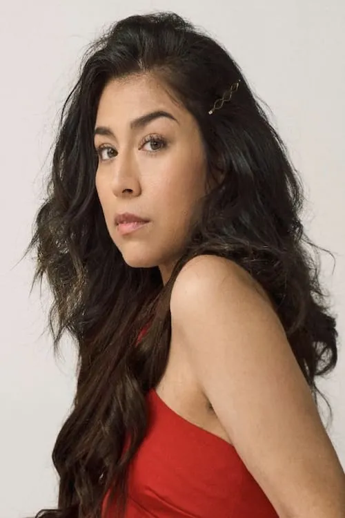 Evelyn Lorena interpretando a Sarah