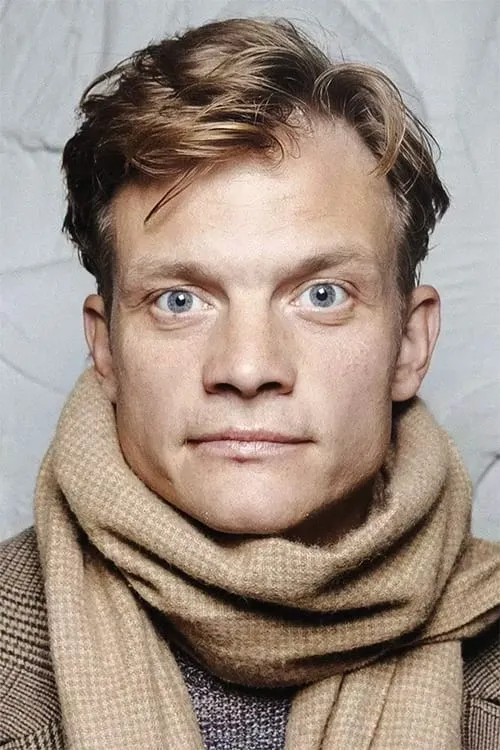 Евгений Ткачук interpretando a Pavlusha Pkoynik