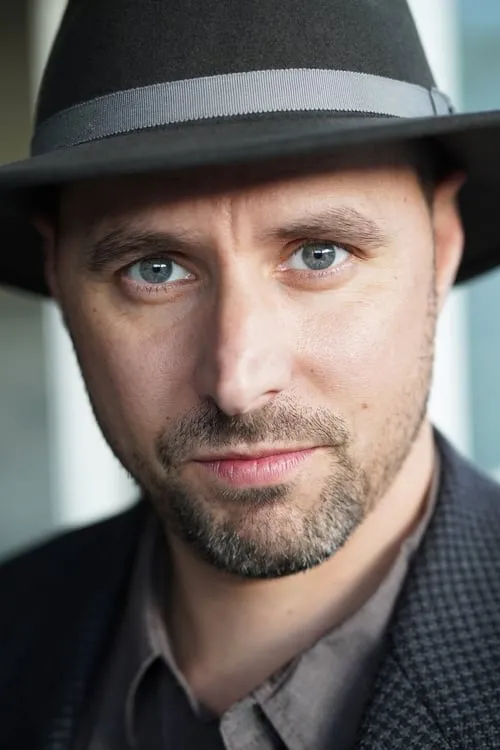 Evgeny Krutov interpretando a Captain Yegor Sokolov