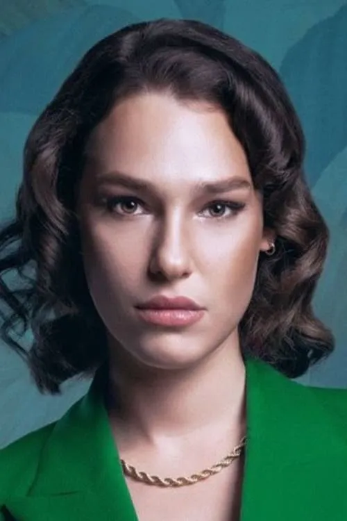 Eylül Su Sapan interpretando a Sebahat