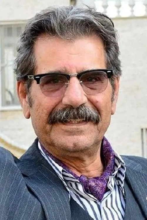 Ezzatollah Mehravaran — personaje: Baba Esi/Esi Se Dast