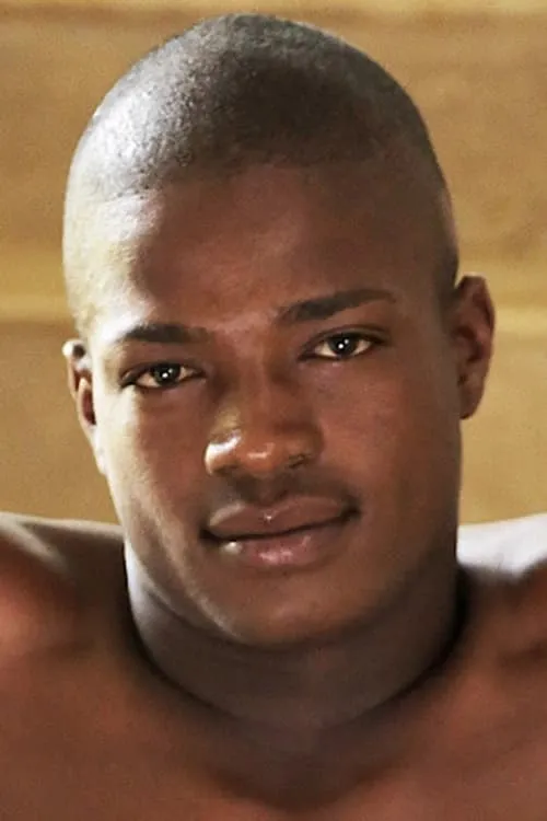 Fabian Baptiste interpretando a