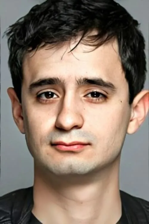 Fabrizio Santini interpretando a