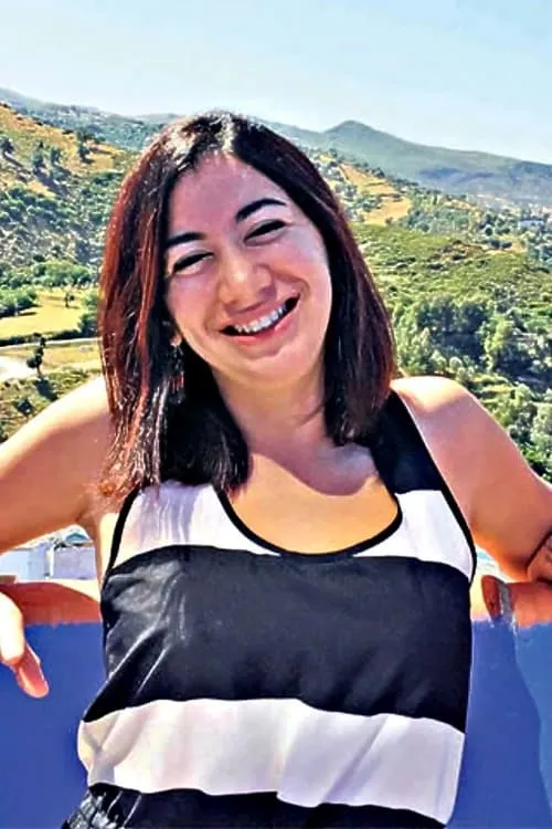 Menna Shalabi ha trabajado con Fadwa Abed en 1 ocasiones