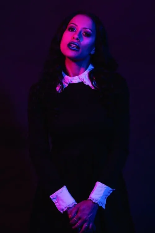 Fallon Bowman interpretando a Lauren