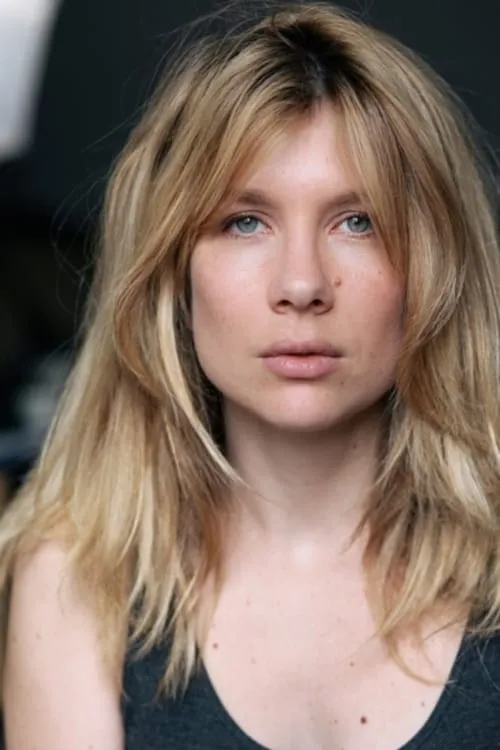 Fanny Guidecoq interpretando a La policière