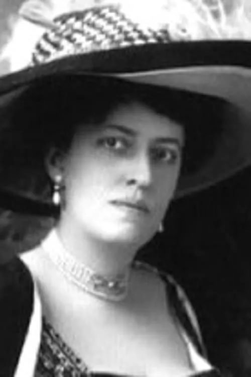 Fanny Hatton interpretando a