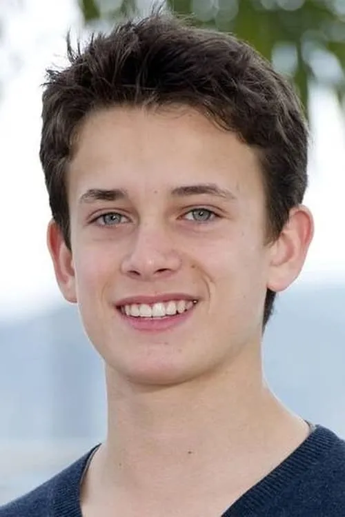 Fantin Ravat interpretando a Adrien