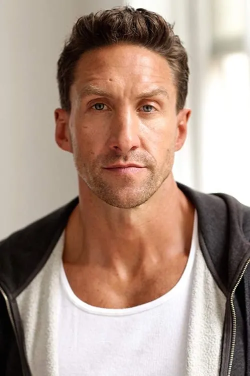 Faron Salisbury interpretando a Edward Clayborn