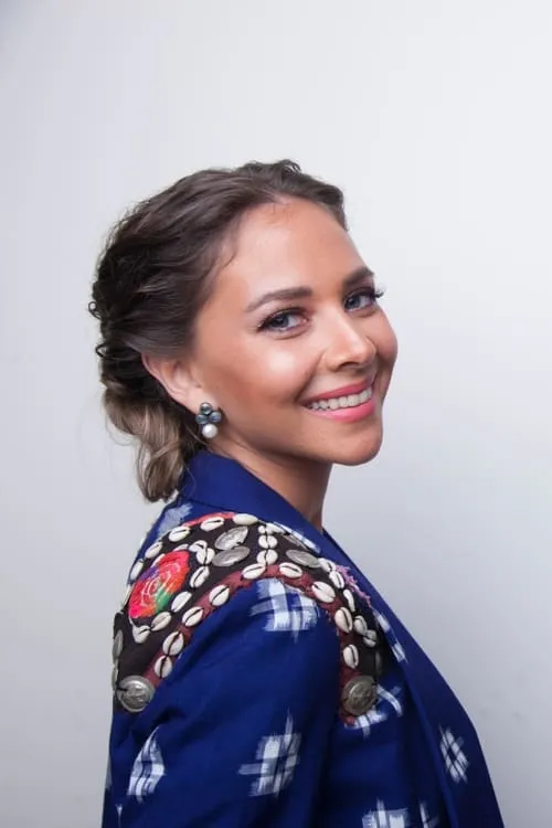 Khairia Nazmi ha trabajado con Fatima AlBanawi en 1 ocasiones