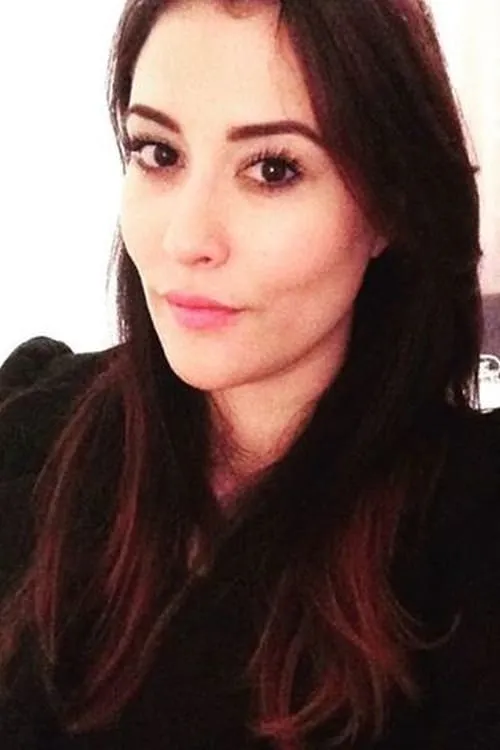 Charlie Hollway ha trabajado con Fatima ezzahra El Jaouhari en 1 ocasiones