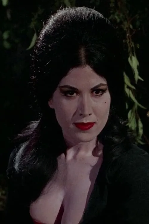 Fawn Silver interpretando a The Black Ghoul