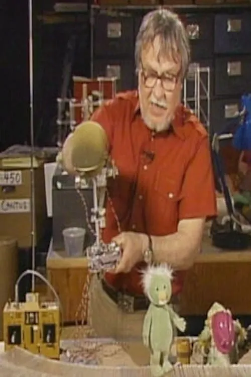 Faz Fazakas interpretando a Chicken (voice)