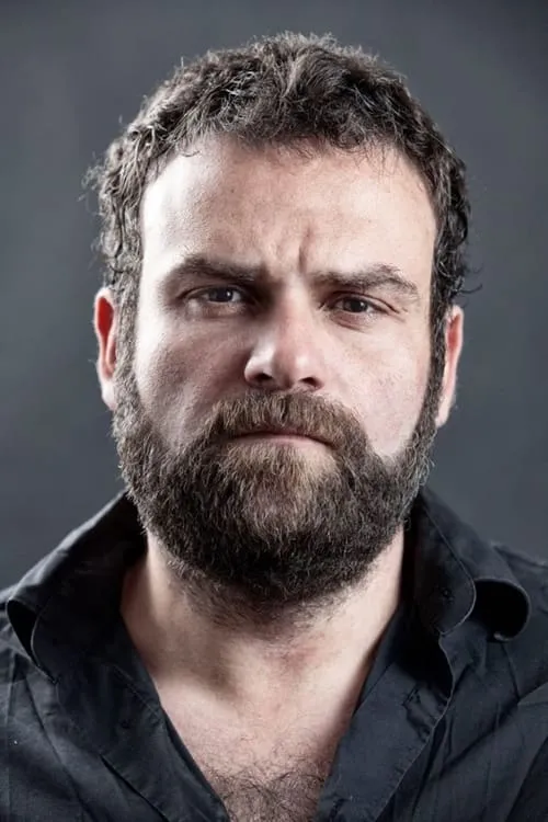 Federico Mancini interpretando a La Postina