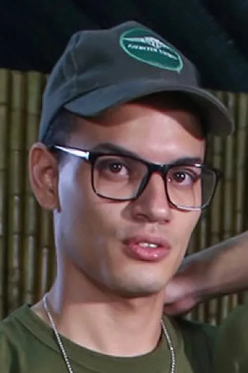 Felix Bonnet interpretando a