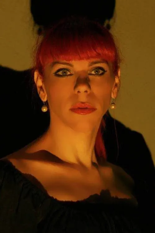 ?e?t????? ?apa?e???? ha trabajado con Fenia Apostolou en 1 ocasiones