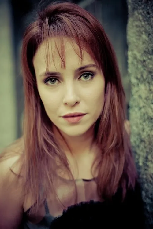 Fernanda Nobre interpretando a Sandra