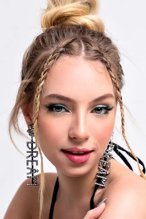 Fernanda Schneider interpretando a Eurides 'Dicinha'