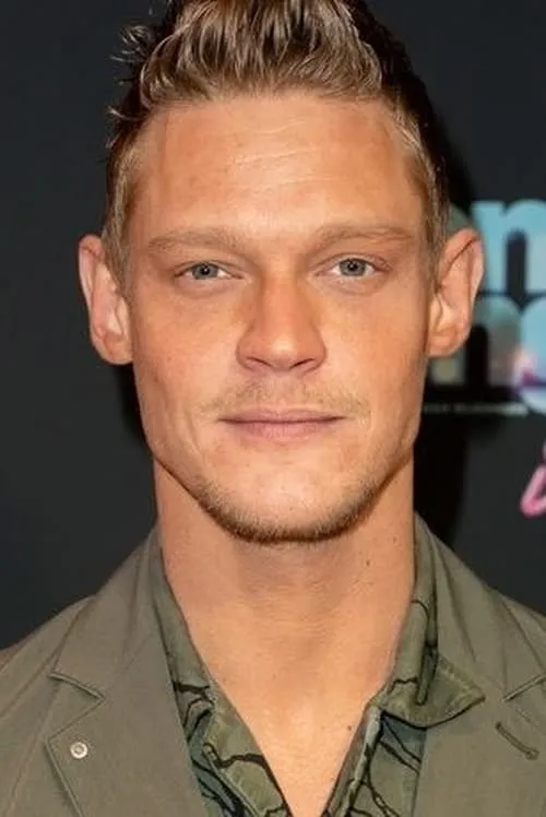 Ferry Doedens interpretando a Tim