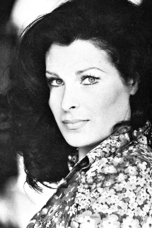 Fiona Florence interpretando a 