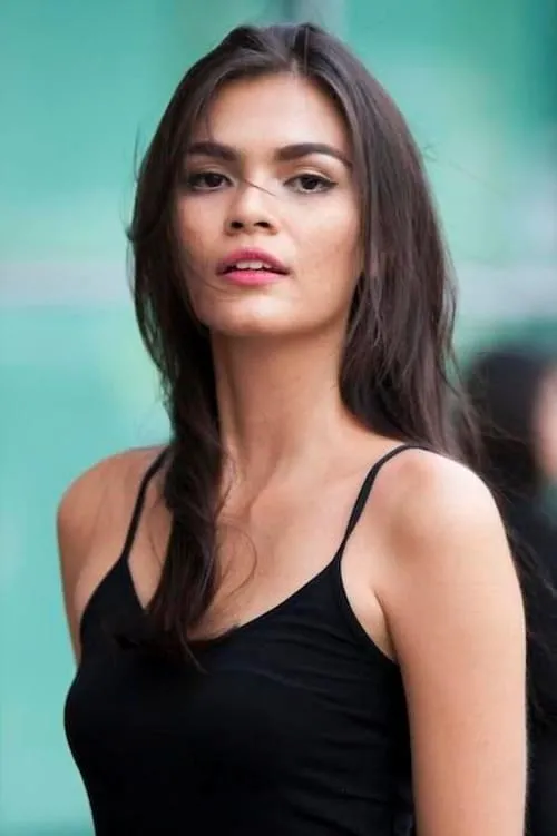 Firrina Sinatrya interpretando a Lala