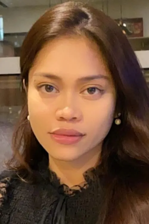 Fiza Thomas interpretando a 