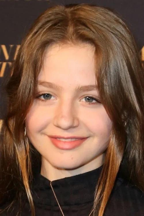 Flora Thiemann interpretando a Freda Lubert