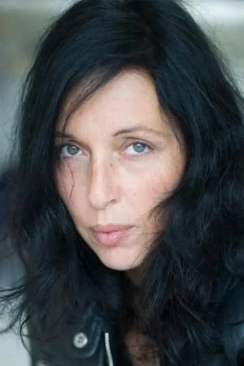 Florence Denou — personaje: Dr Anouk Dumont