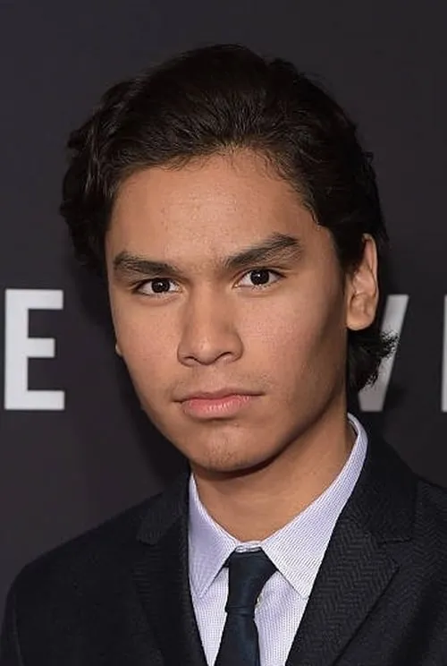 Forrest Goodluck interpretando a James Lightfoot
